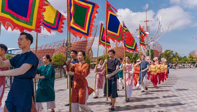  “Xuyên Việt” khám phá tinh hoa lễ hội ba miền tại VinWonders Nam Hội An