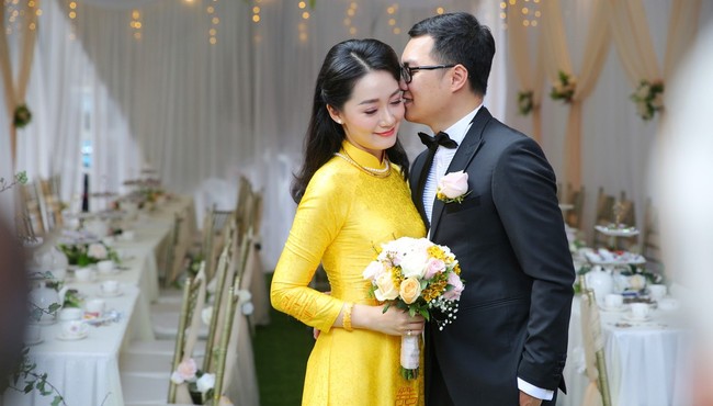 Biên tập viên VTV Thu Hà xinh đẹp trong lễ rước dâu