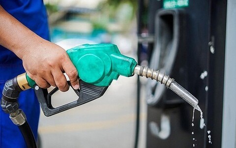 Giá xăng dầu tăng vọt, RON95 lên tới 24.338 đồng/lít