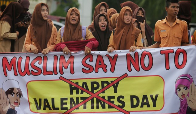 Video: Ngày Valentine bị cấm ở những nơi trên thế giới