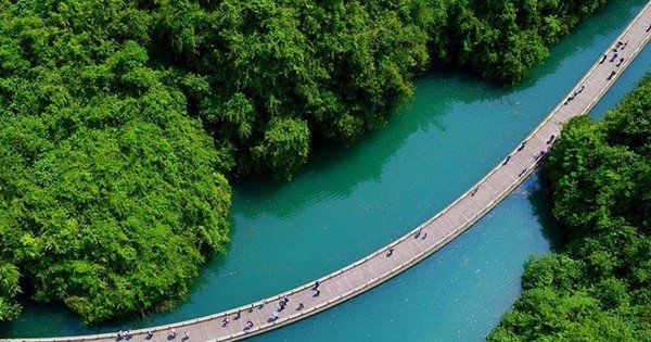 Video: Cận cảnh con đường nổi trên mặt nước ở Trung Quốc