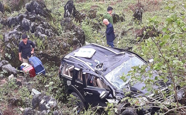 Thanh niên bị ô tô tông rơi xuống hố sâu 50m ở Mã Pì Lèng