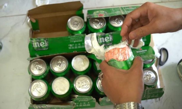 Cận cảnh những lon bia chứa hàng chục kg ma túy qua đường hàng không 