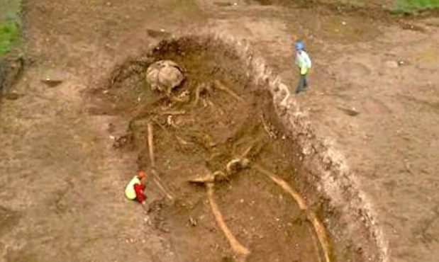 Bí ẩn về bộ xương người khổng lồ dài 10 mét