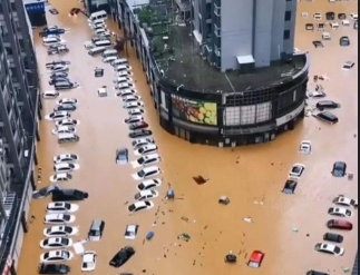 Những clip ám ảnh về trận mưa lũ lịch sử ở Trung Quốc