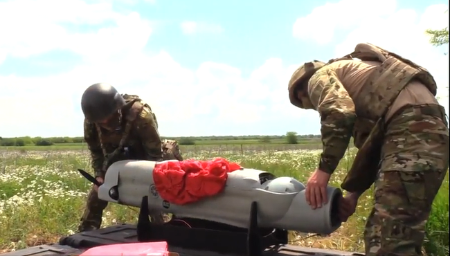 Xem lính Nga lắp ráp và phóng UAV trong xung đột Ukraine