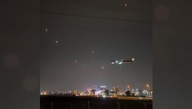 Máy bay chở khách vượt mưa đạn giữa bầu trời Gaza