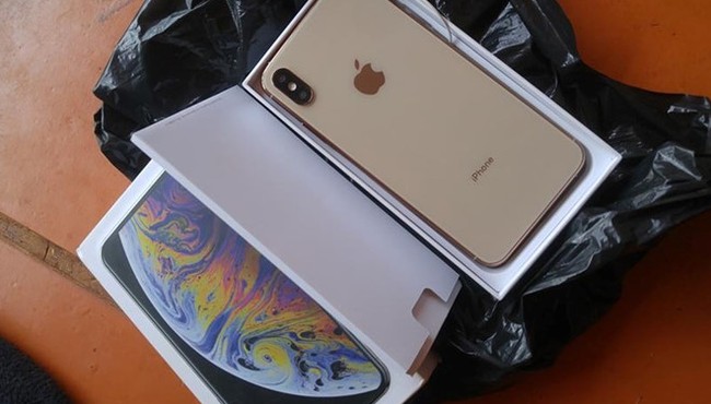 Mua iPhone XS Max giá 20 triệu, bị lừa tráo mô hình 