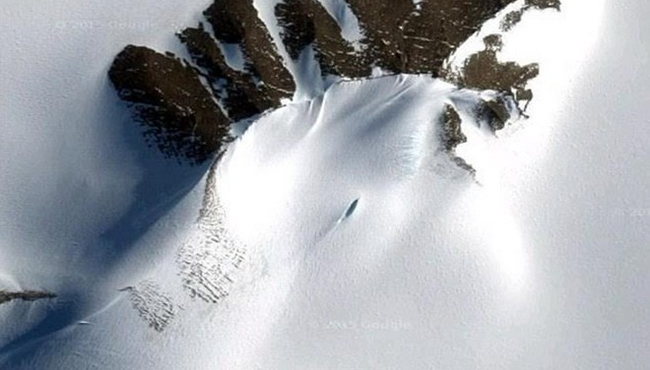 Tìm thấy xác của UFO trong tuyết ở Nam Cực? 
