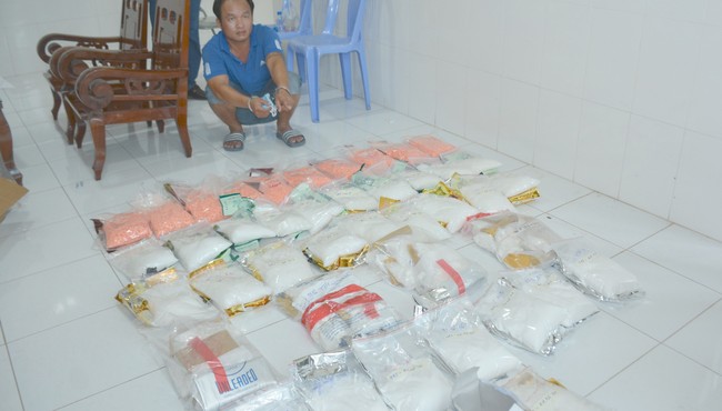 Công an Đồng Tháp bắt tài xế vận chuyển 45 kg ma túy