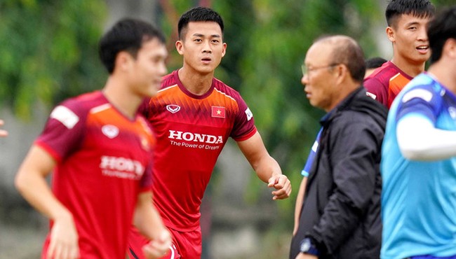 Sau 6 năm mới lên tuyển, tiền đạo Hà Minh Tuấn lại bị ông Park loại