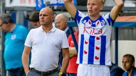 Clip Đoàn Văn Hậu và đồng đội tri ân cổ động viên Heerenveen sau trận thắng 3-0