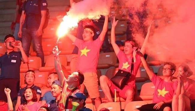 Đội tuyển Việt Nam vs Malaysia: VFF lắp camera phòng pháo sáng
