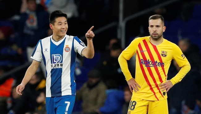 Barca đánh rơi chiến thắng vì cầu thủ người Trung Quốc 
