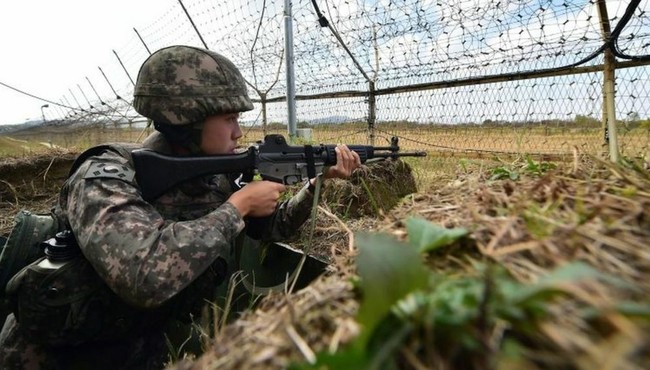 Triều Tiên và Hàn Quốc đấu súng ở khu phi quân sự