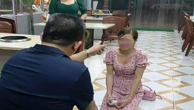 Nghi vấn cô gái bị chủ tiệm ở Bắc Ninh bắt quỳ gối xin lỗi vì chê đồ ăn