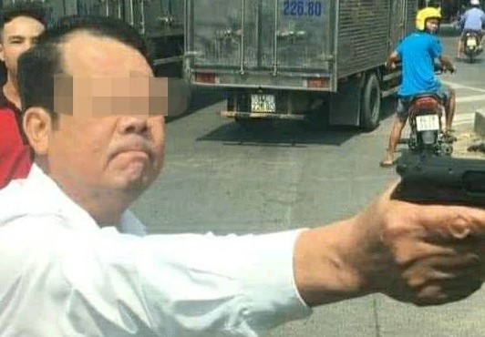 Danh tính người đàn ông chĩa súng uy hiếp, đe dọa tài xế xe tải ở Bắc Ninh