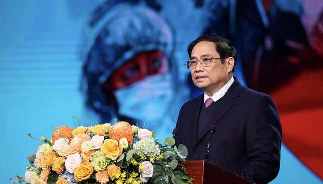 Thủ tướng Phạm Minh Chính: Nghiên cứu tiêm vaccine mũi 4, tăng cường quản lý bệnh nhân Covid-19 tại nhà