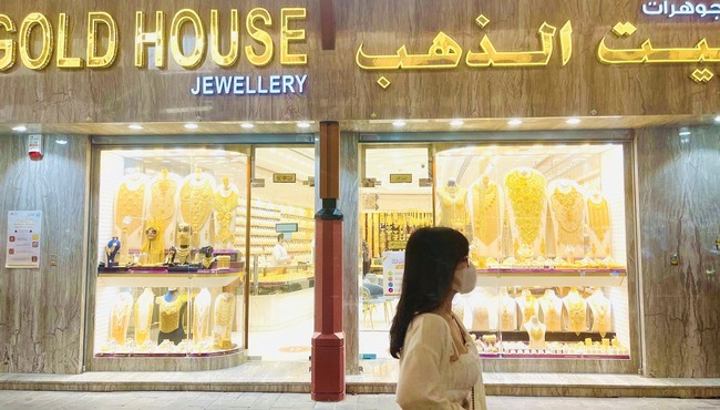 Theo chân khách Việt đi chợ vàng Dubai 