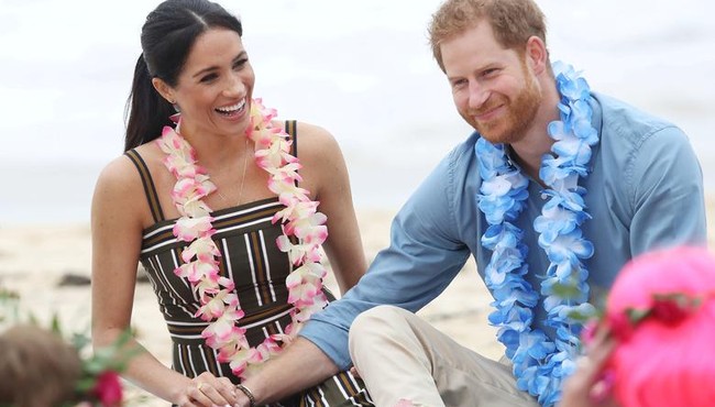 Những khoảnh khắc hạnh phúc của vợ chồng Hoàng tử Harry sau 2 năm ngày cướii