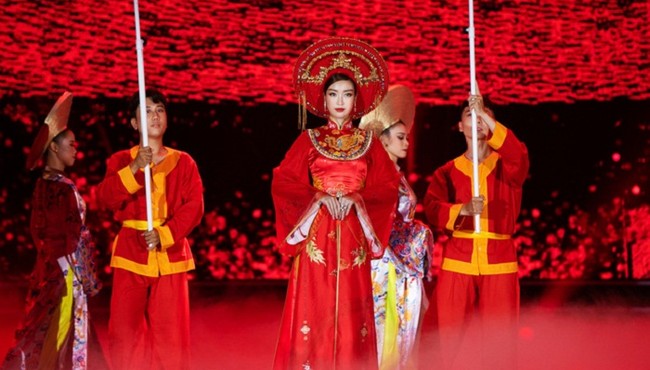 Những sao Việt gây ấn tượng với trang phục Thánh Mẫu
