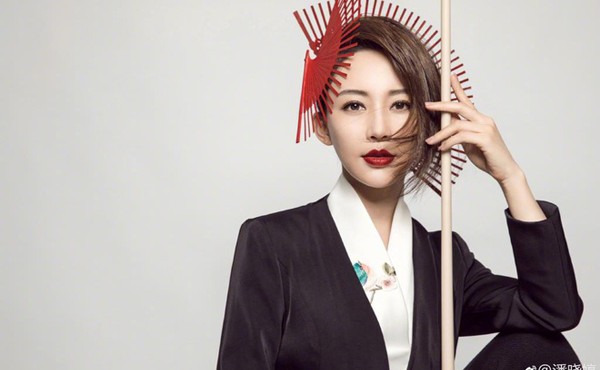 'Nữ thần bi-a' xứ Trung gây ấn tượng với phong cách thời trang sexy