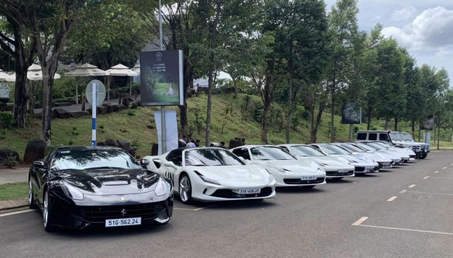 Ngắm dàn siêu xe Ferrari trăm tỷ của ông Đặng Lê Nguyên Vũ tại Đắk Lắk