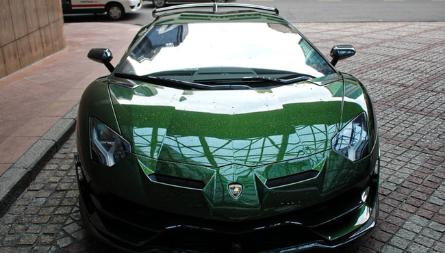Siêu xe Lamborghini Aventador SVJ hơn 60 tỷ xuất hiện trên phố Sài Gòn