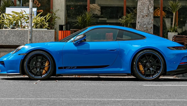 Cường Đô la cầm lái Porsche 911 GT3 992 hơn 16 tỷ