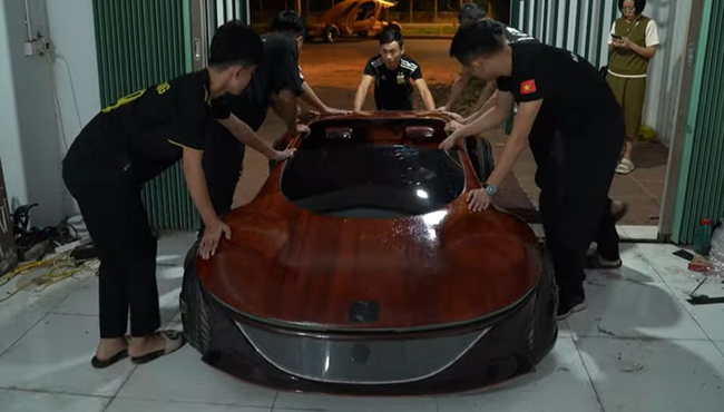 Cận cảnh ôtô bằng gỗ của Việt Nam ở triển lãm quốc tế Hồng Kông