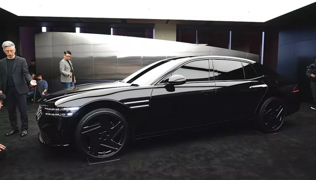 Sedan hạng sang Genesis G90 Black 2024 có giá từ 2,54 tỷ đồng 