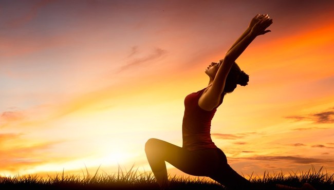 Yoga chào mặt trời tạo ra năng lượng và làm sạch cơ thể