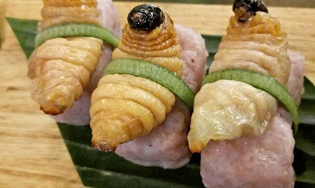 Độc lạ món sushi đuông dừa ở Malaysia