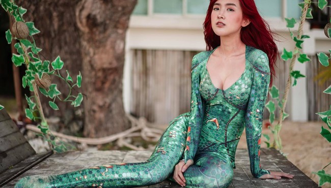 Gu thời trang khoe eo thon gợi cảm của nữ game thủ nổi tiếng Thái Lan