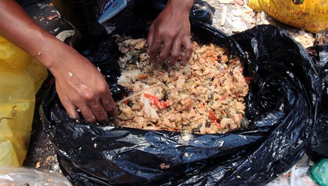 Kinh dị món ăn với nguyên liệu được nhặt từ bãi rác ở Philippines