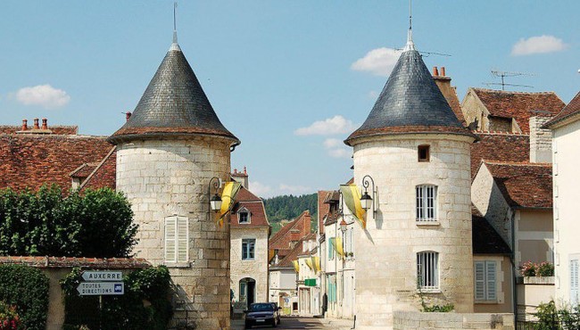 Làng cổ đẹp như tranh vẽ ở Pháp cực hút khách du lịch
