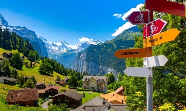 Khám phá ngôi làng đẹp như tranh, không tiếng còi xe ở Thụy Sĩ