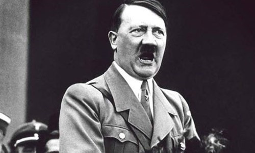 Ngoài người Do Thái, Hitler muốn đuổi cùng giết tận nhóm chủng tộc nào nào?