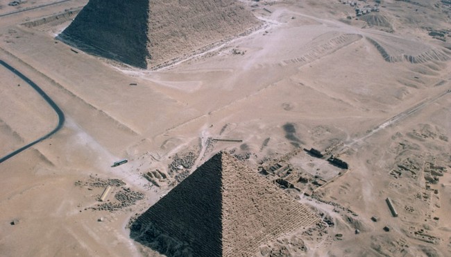 Kim tự tháp Ai Cập có liên quan đến người ngoài hành tinh?