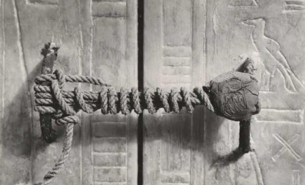 Loạt ảnh chấn động về cuộc khai quật lăng mộ pharaoh Tutankhamun 