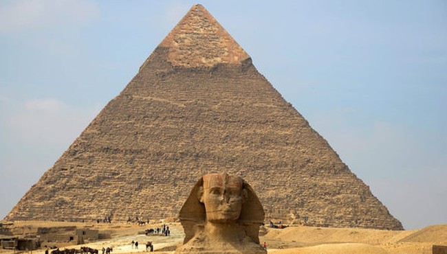 Nguyên nhân kim tự tháp Ai Cập xưa nay luôn có lớp ngoài màu nâu