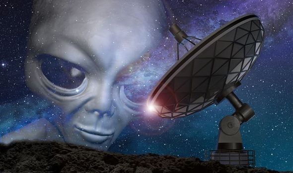 Người ngoài hành tinh có thể đã tạo ra hố đen? 