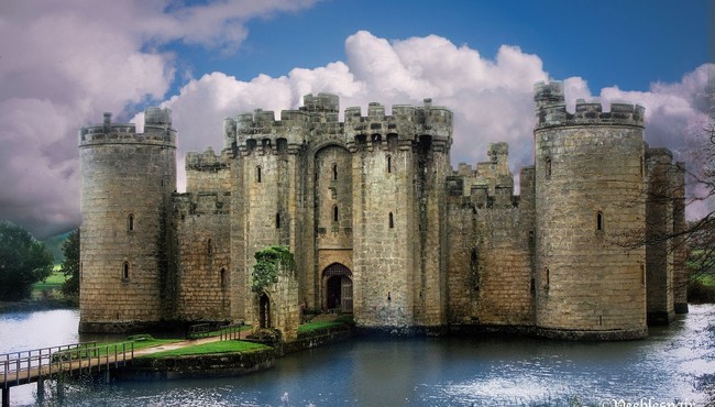 Vì sao các lâu đài thời Trung cổ thường xây hào nước xung quanh?