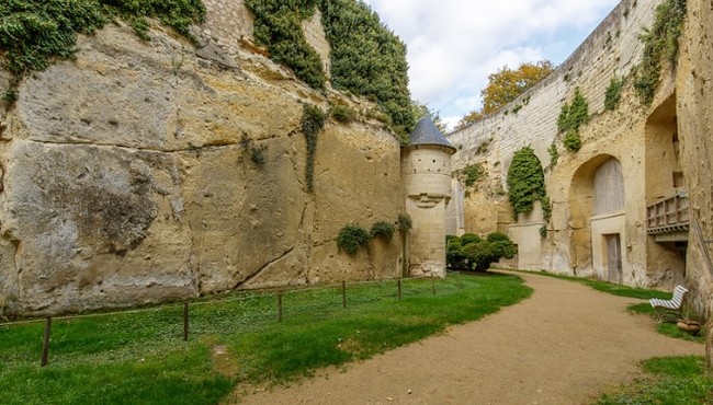 Khám phá 'hầm tận thế' bên dưới lâu đài thời Trung cổ ở Pháp