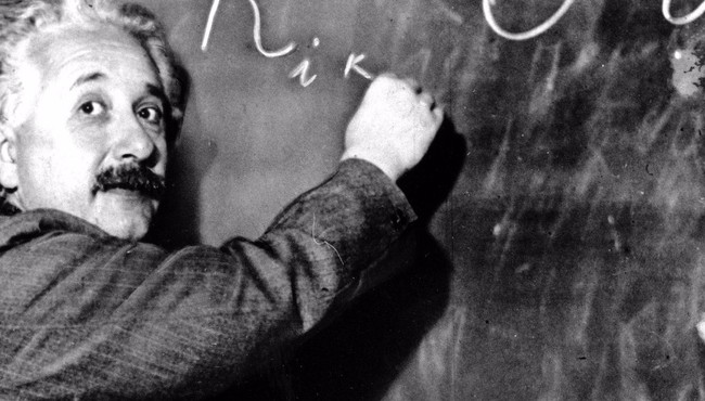 Nhà khoa học đại tài Albert Einstein ân hận cả đời vì việc gì?