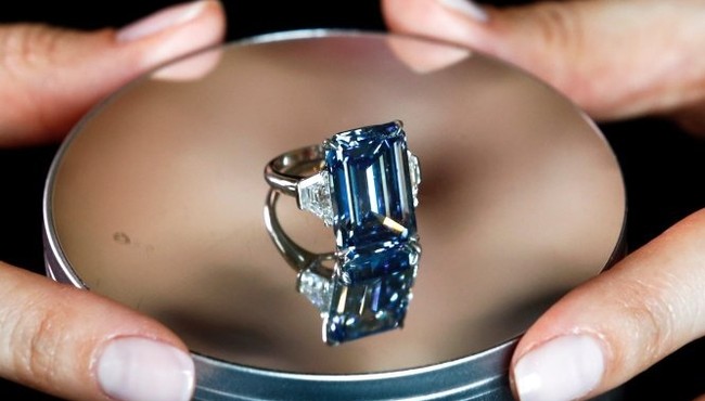 Vẻ đẹp 7 viên kim cương đắt nhất từng bán đấu giá 