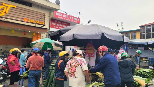 Sôi động chợ lá dong lâu đời nhất Hà Nội ngày cận Tết