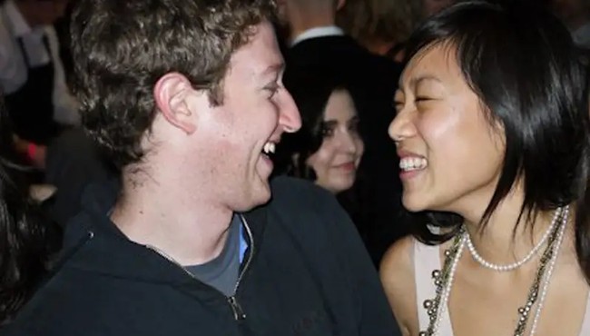 Mối lương duyên của vợ chồng ông chủ Facebook và hôn nhân viên mãn