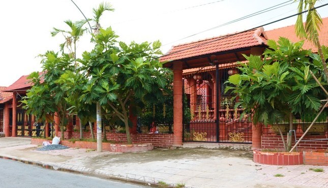 Ngôi nhà hoàn toàn bằng gốm đỏ độc nhất vô nhị tại Việt Nam