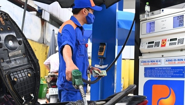 Giá xăng dầu hôm nay: Xăng RON 95 sát ngưỡng 25.000 đồng/lít
